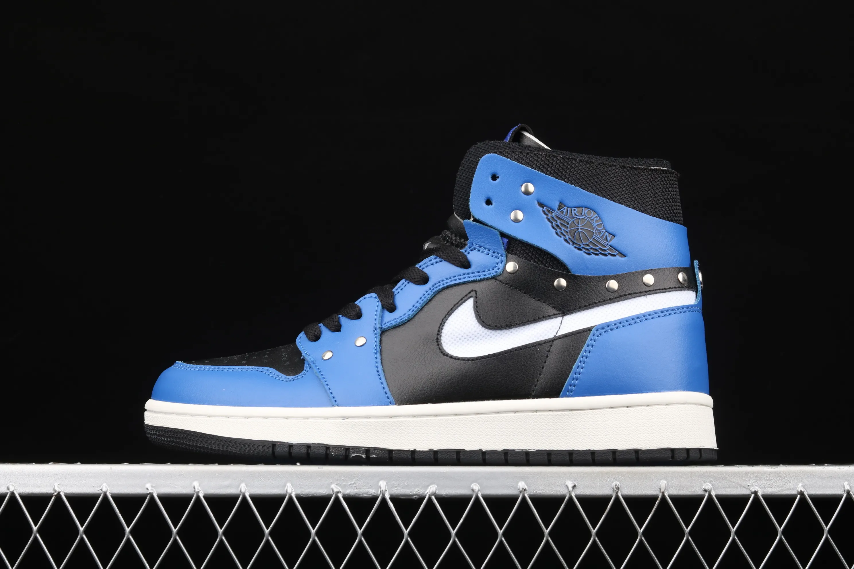 All categories Air Jordan Jordan series basketball shoes Air Jordan 1 High Z version Air Jordan 1 Zoom Comfort SE "Hyper Royal" AJ1 Joe 1 metal rivets black and blue CZ1360-401